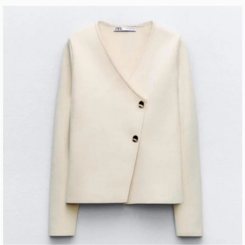 - TAILORED KNIT BLAZER VANILLA. Size L